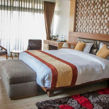 Retro Hotel And Spa Катманду Екстериор снимка