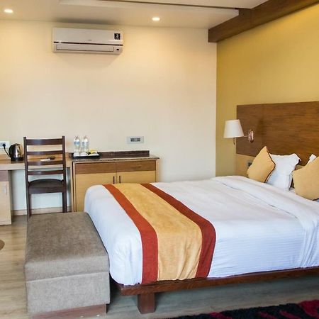 Retro Hotel And Spa Катманду Екстериор снимка