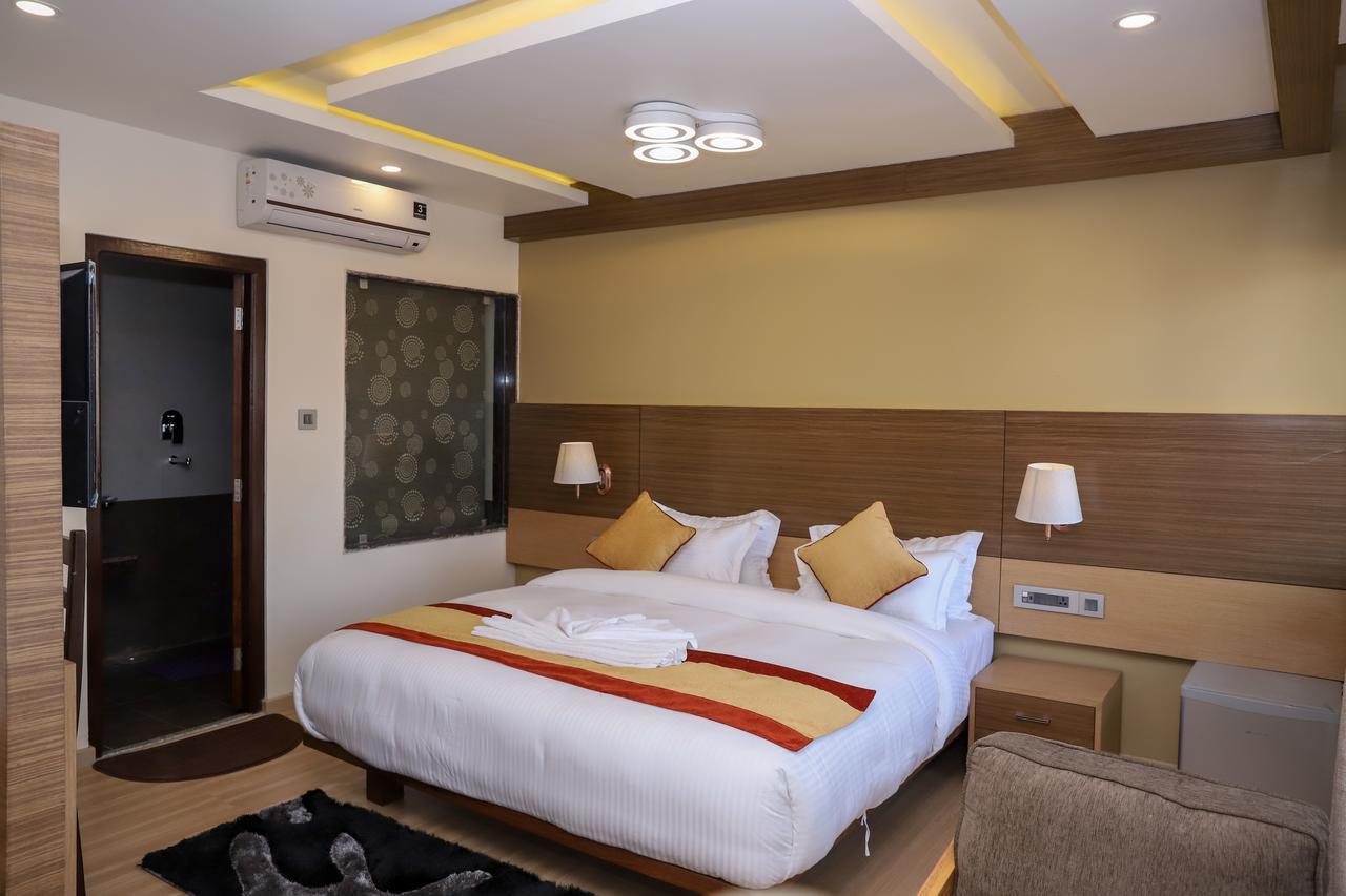 Retro Hotel And Spa Катманду Екстериор снимка