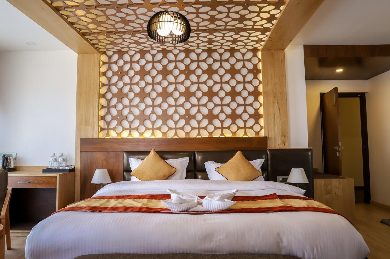 Retro Hotel And Spa Катманду Екстериор снимка