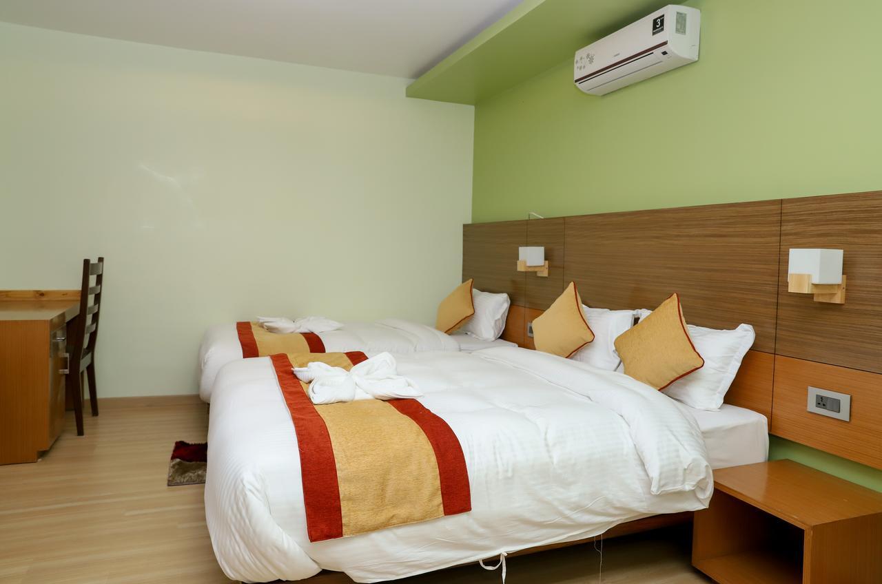 Retro Hotel And Spa Катманду Екстериор снимка