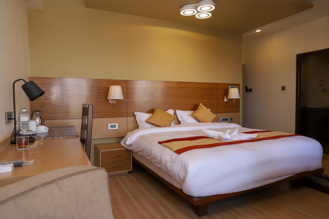 Retro Hotel And Spa Катманду Екстериор снимка