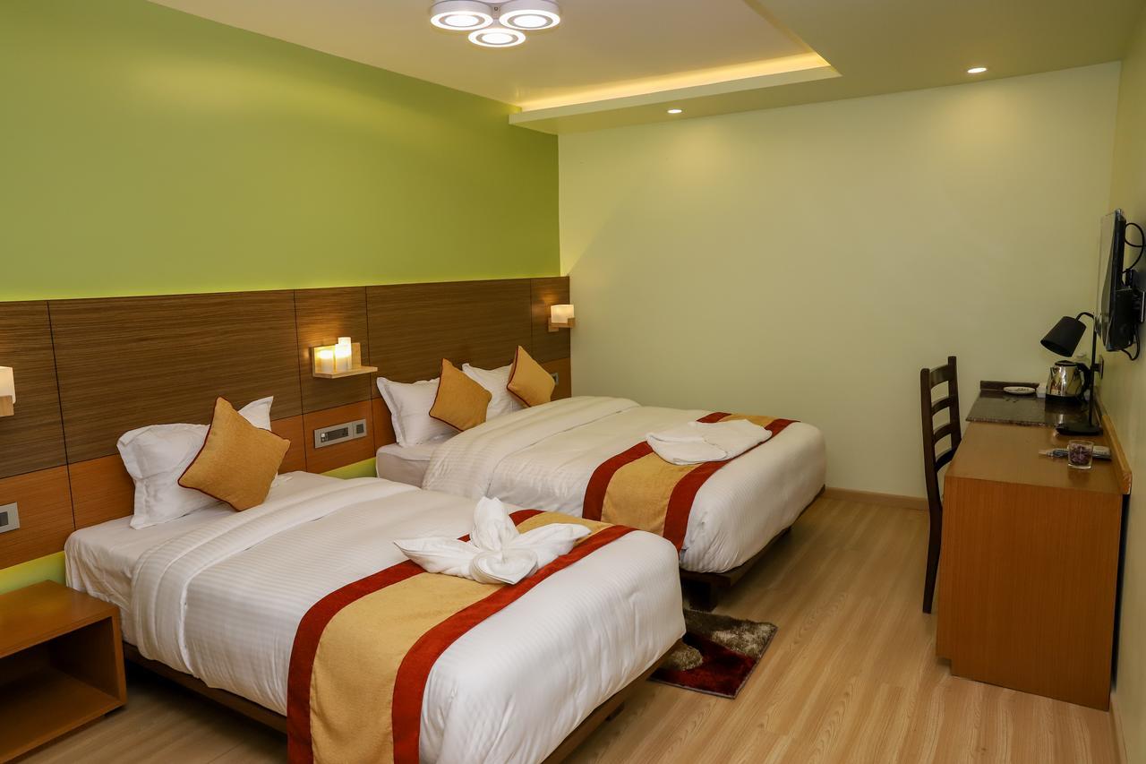 Retro Hotel And Spa Катманду Екстериор снимка