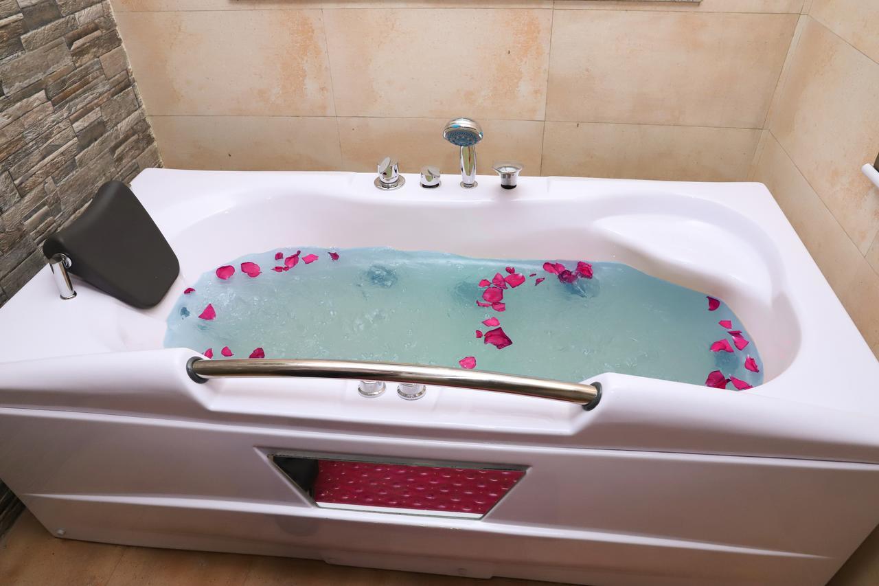 Retro Hotel And Spa Катманду Екстериор снимка