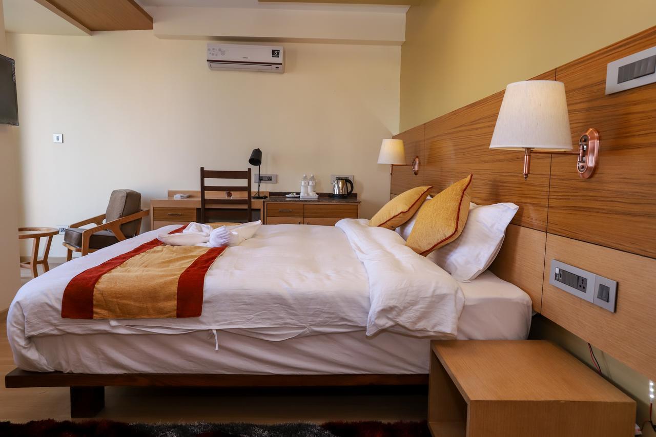 Retro Hotel And Spa Катманду Екстериор снимка