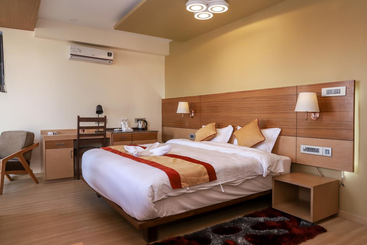 Retro Hotel And Spa Катманду Екстериор снимка
