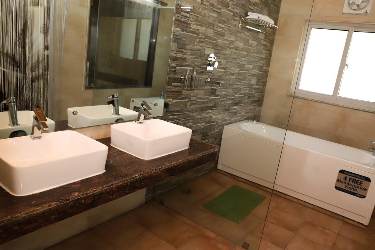 Retro Hotel And Spa Катманду Екстериор снимка