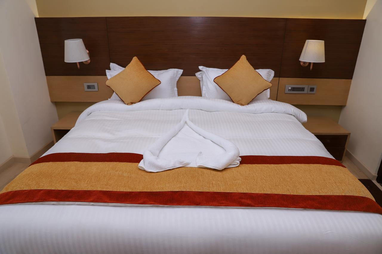 Retro Hotel And Spa Катманду Екстериор снимка