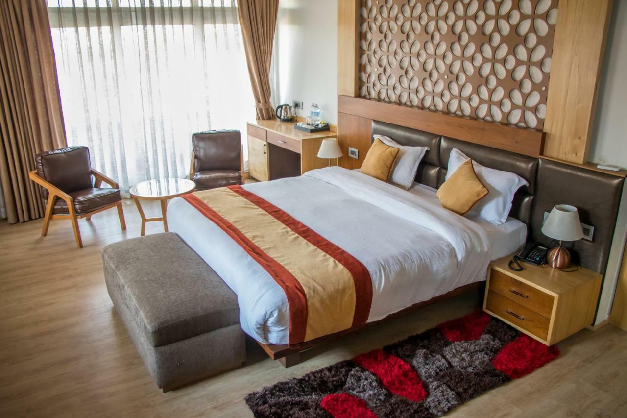Retro Hotel And Spa Катманду Екстериор снимка