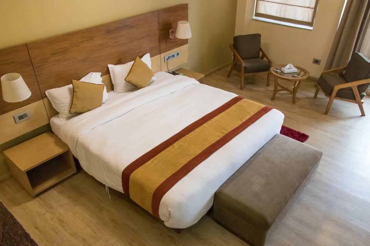 Retro Hotel And Spa Катманду Екстериор снимка