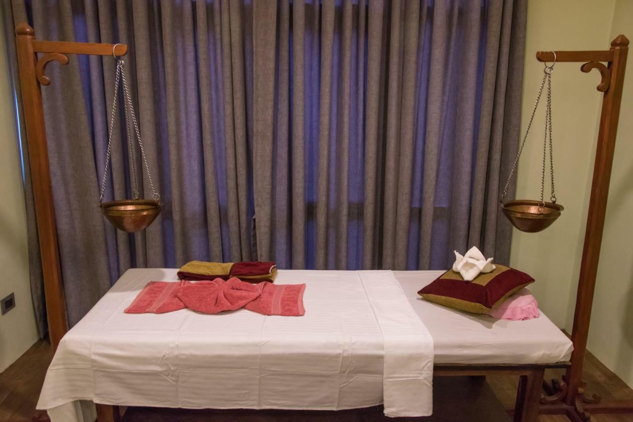 Retro Hotel And Spa Катманду Екстериор снимка