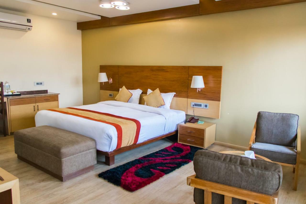 Retro Hotel And Spa Катманду Екстериор снимка