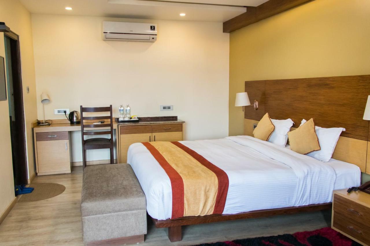 Retro Hotel And Spa Катманду Екстериор снимка